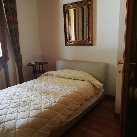 アパート Casa Alberto Dalla Roby カステル・ディ・サングロ